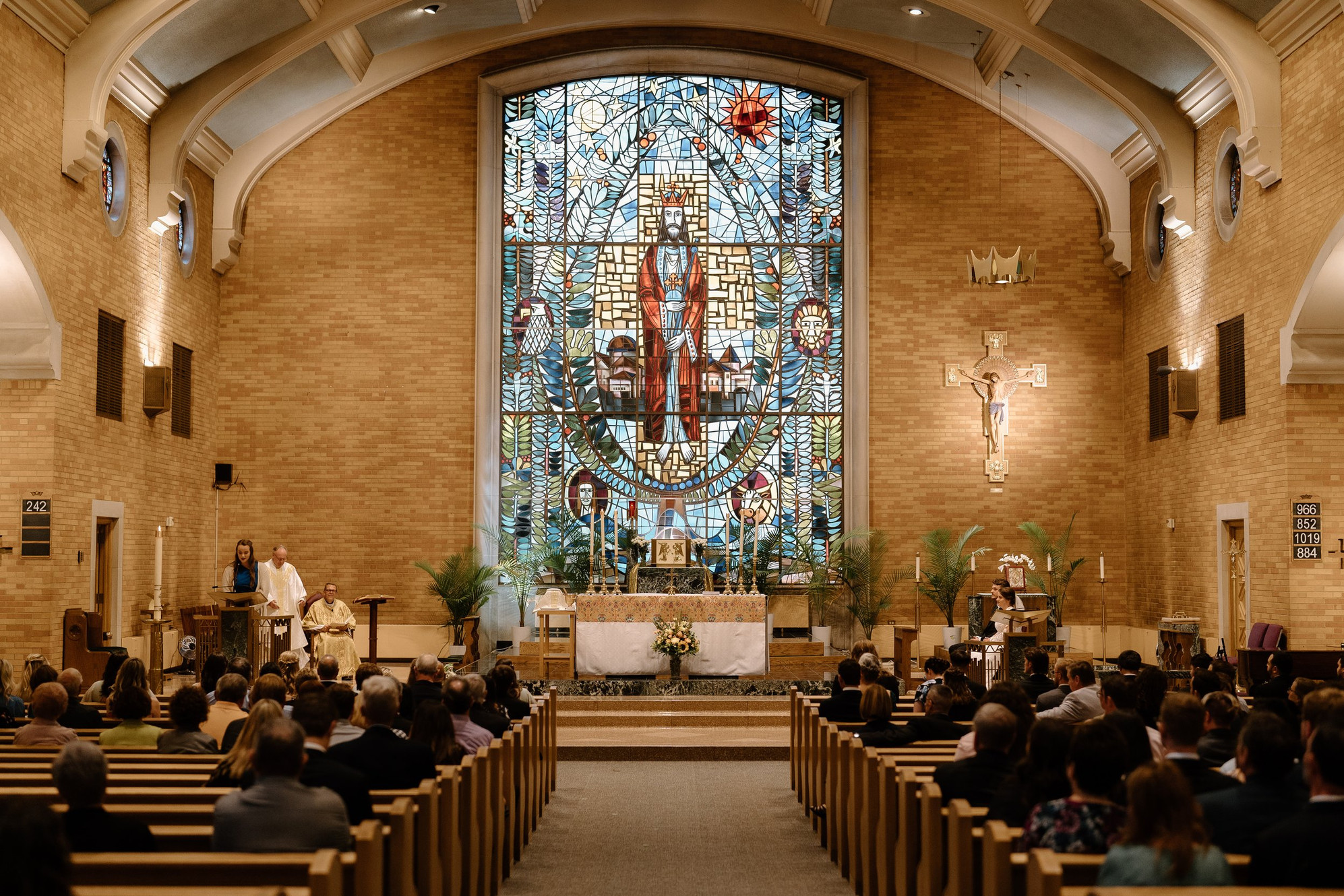 Illustration of the concept of church and state separation
