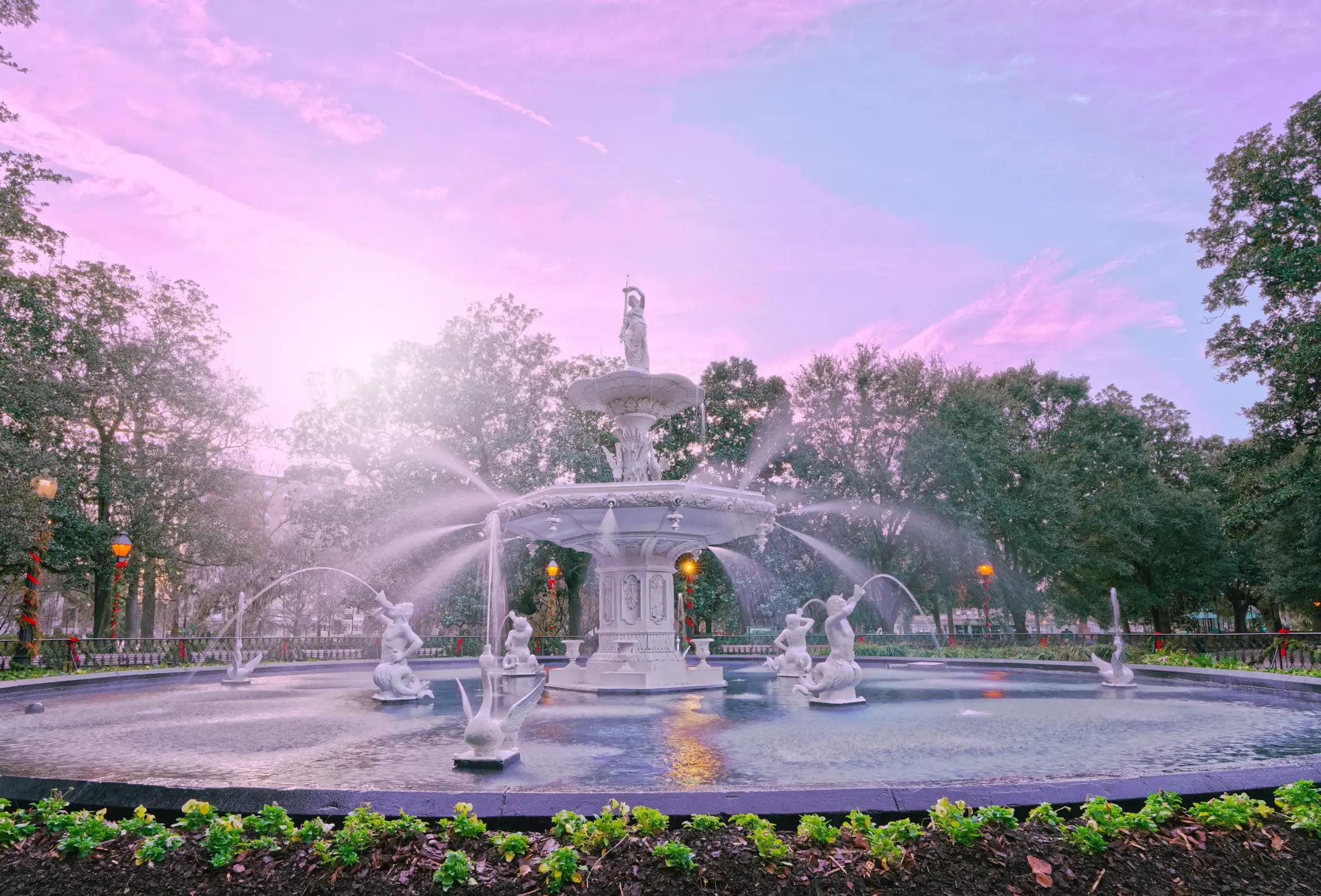 Spanish moss-draped live oaks surrounding the Forsyth Park fountain in Savannah, Georgia